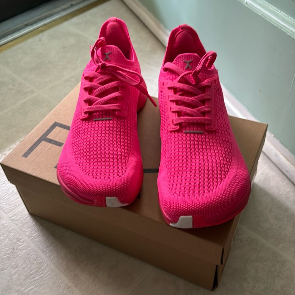 Flux adapt running shoes
